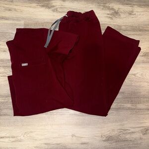 Figs maroon scrub set